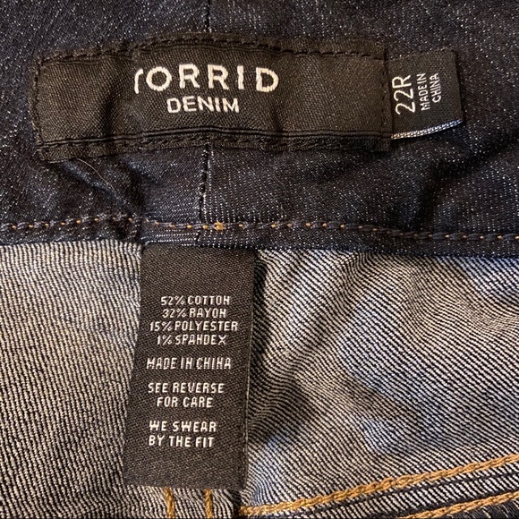 Torrid 22R Trendy Super Stretch Dark Wash Skinny J - Picture 4 of 8